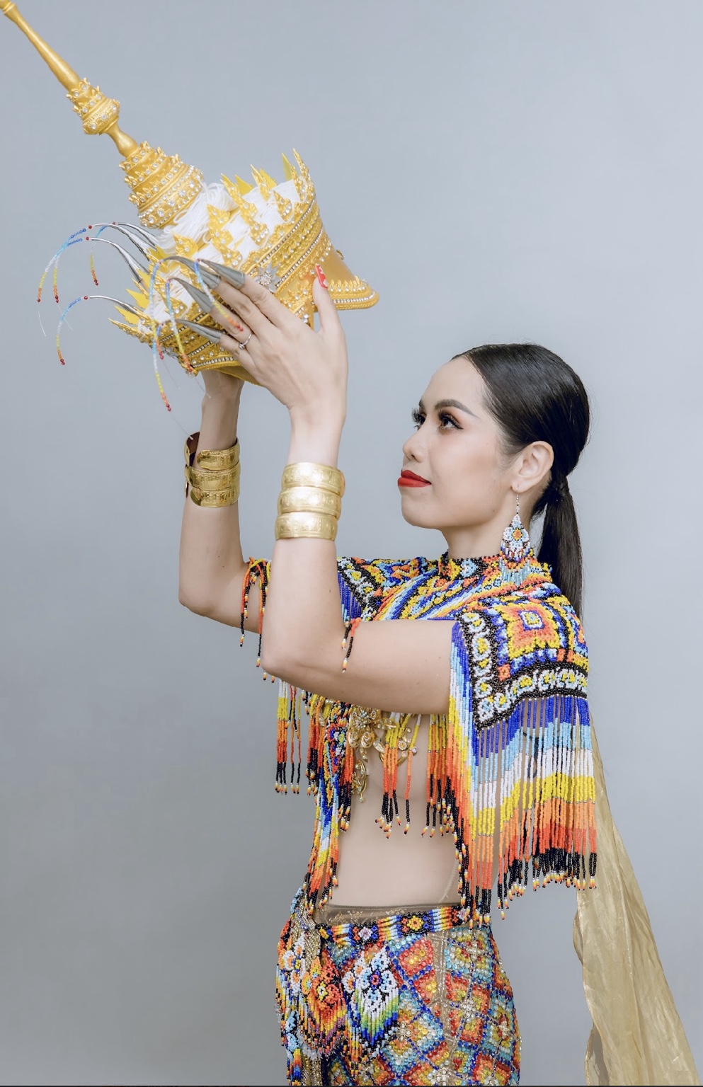 นคิณีธิดาพยากรณ์ อ.น้ำหวาน ในเครื่องแต่งกายโนรา